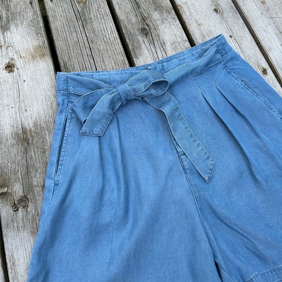 Vero Moda⎪Pleated High Waisted Shorts - Picture 2 of 10